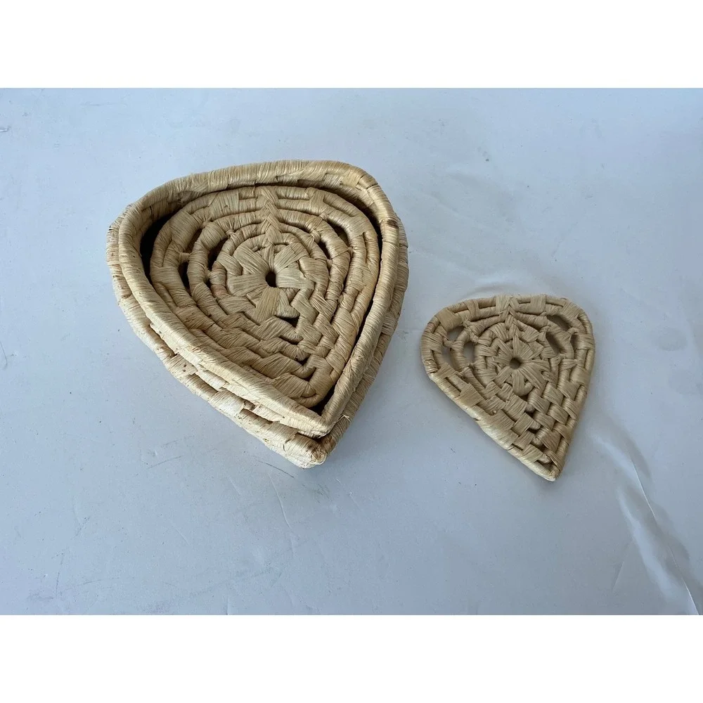 Vintage Heart Woven Straw Basket with Lid and 4‎ Coasters Set Tan Boho